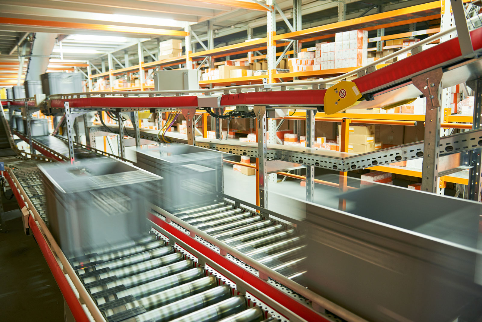 automated warehouse boxes conveyor
